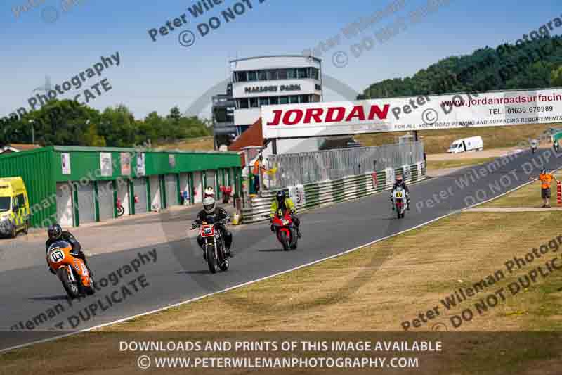 Vintage motorcycle club;eventdigitalimages;mallory park;mallory park trackday photographs;no limits trackdays;peter wileman photography;trackday digital images;trackday photos;vmcc festival 1000 bikes photographs